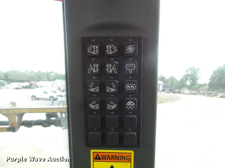 image for item FT9863 2014 Ag-Chem RoGator RG700 sprayer