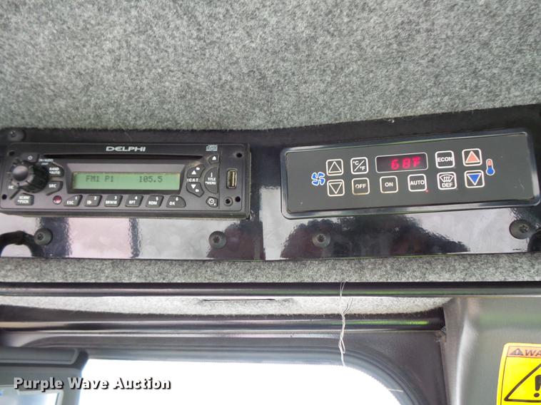 image for item FT9863 2014 Ag-Chem RoGator RG700 sprayer