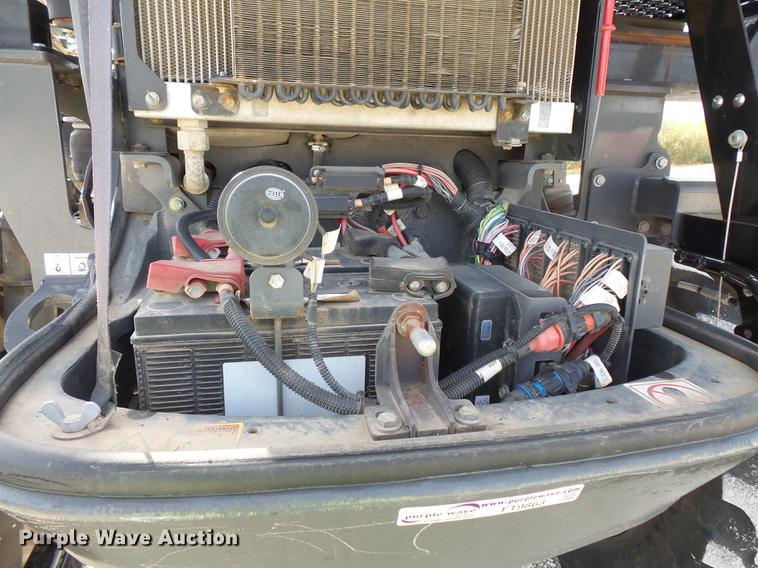 image for item FT9863 2014 Ag-Chem RoGator RG700 sprayer