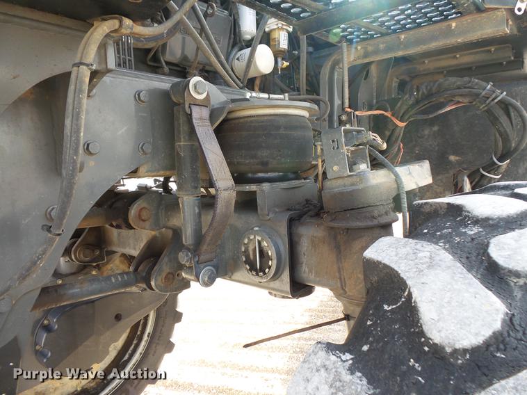 image for item FT9863 2014 Ag-Chem RoGator RG700 sprayer