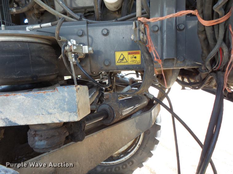 image for item FT9863 2014 Ag-Chem RoGator RG700 sprayer