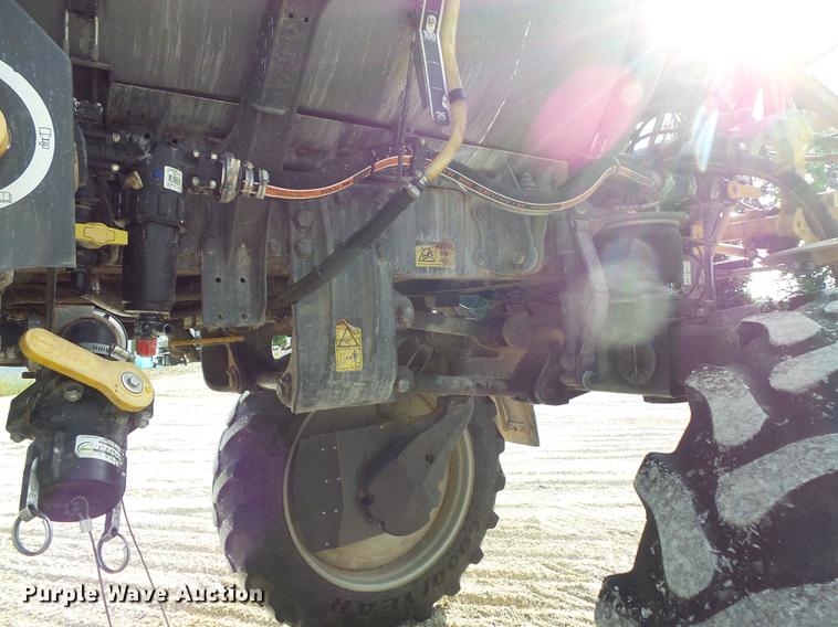 image for item FT9863 2014 Ag-Chem RoGator RG700 sprayer