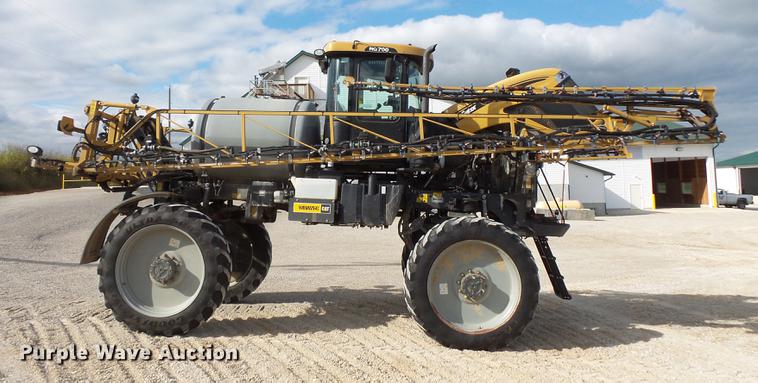 image for item FT9863 2014 Ag-Chem RoGator RG700 sprayer