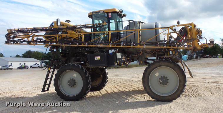 image for item FT9863 2014 Ag-Chem RoGator RG700 sprayer