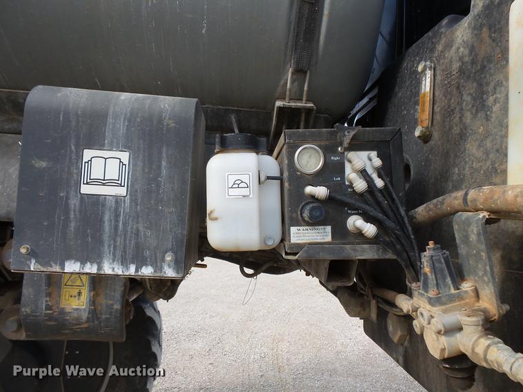 image for item FT9863 2014 Ag-Chem RoGator RG700 sprayer