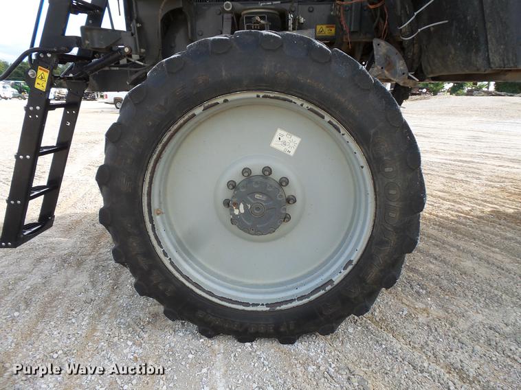 image for item FT9863 2014 Ag-Chem RoGator RG700 sprayer