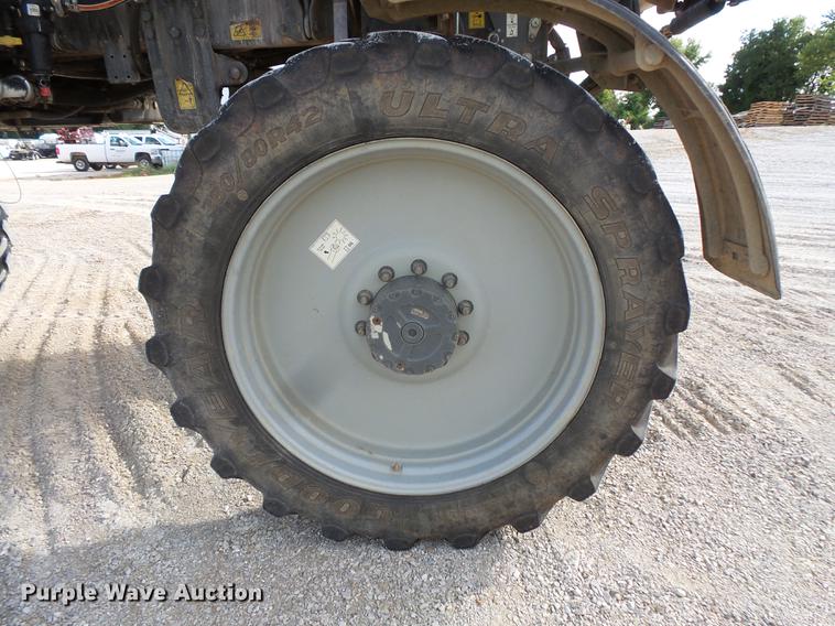 image for item FT9863 2014 Ag-Chem RoGator RG700 sprayer