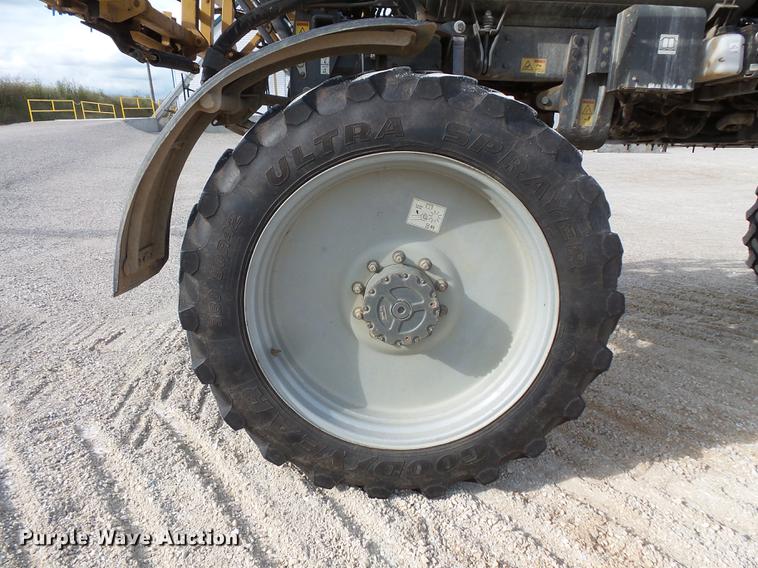 image for item FT9863 2014 Ag-Chem RoGator RG700 sprayer