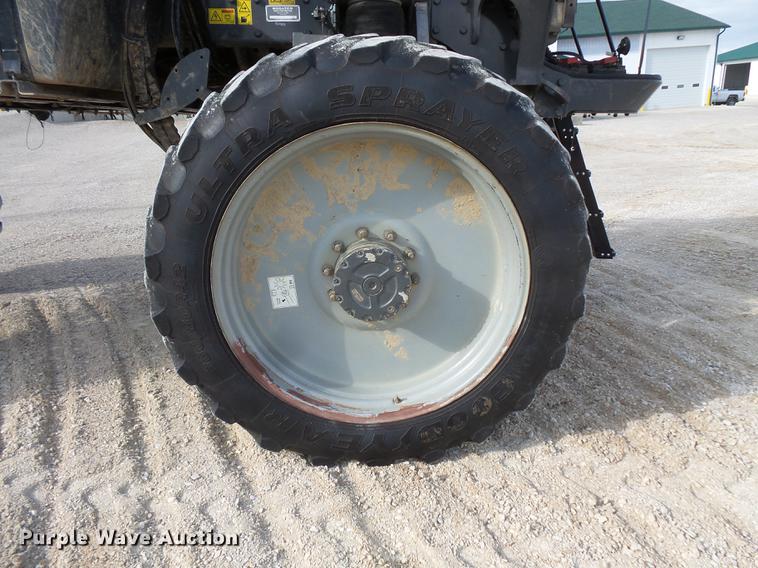 image for item FT9863 2014 Ag-Chem RoGator RG700 sprayer