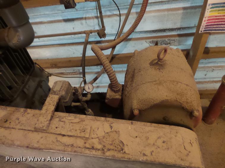 image for item FT9865 1943 Brown Steel Tank Co. air compressor