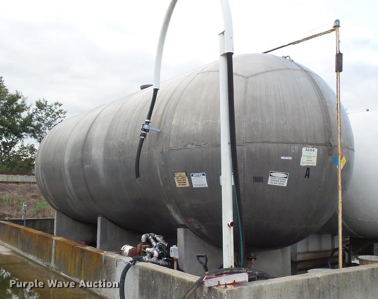 image for item FT9875 1964 Eaton Metal Products aluminum tank