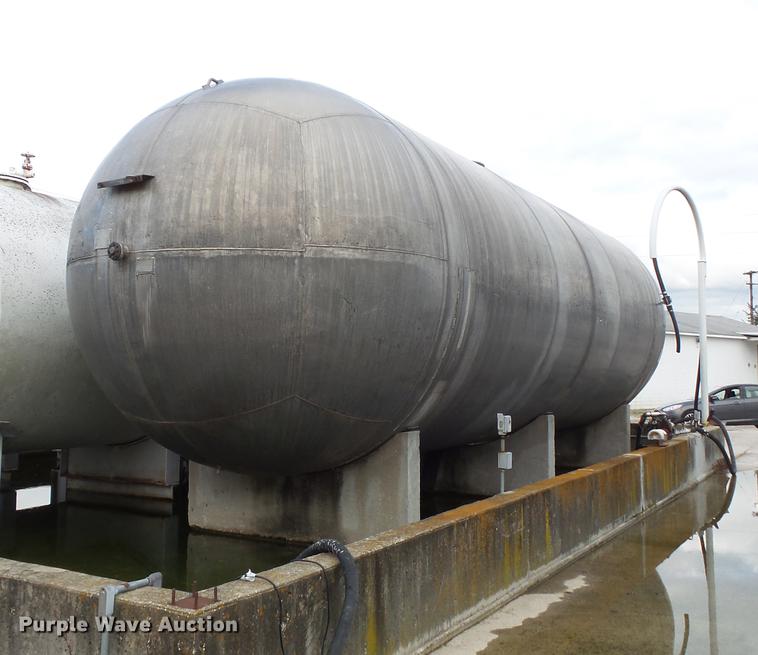 image for item FT9875 1964 Eaton Metal Products aluminum tank