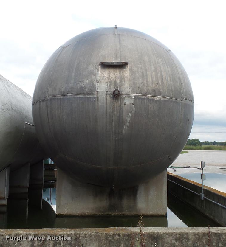 image for item FT9875 1964 Eaton Metal Products aluminum tank