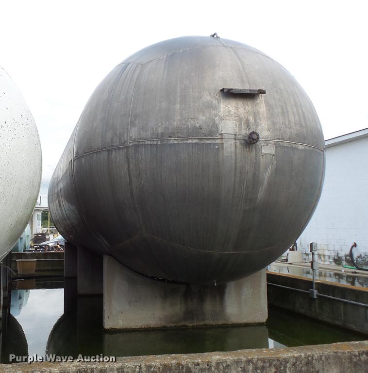 image for item FT9875 1964 Eaton Metal Products aluminum tank