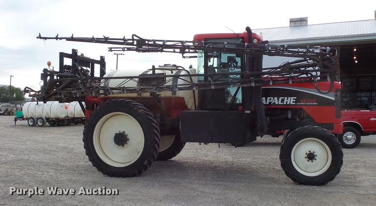 image for item FT9885 2009 Apache AS715 sprayer