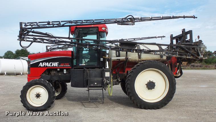 image for item FT9885 2009 Apache AS715 sprayer