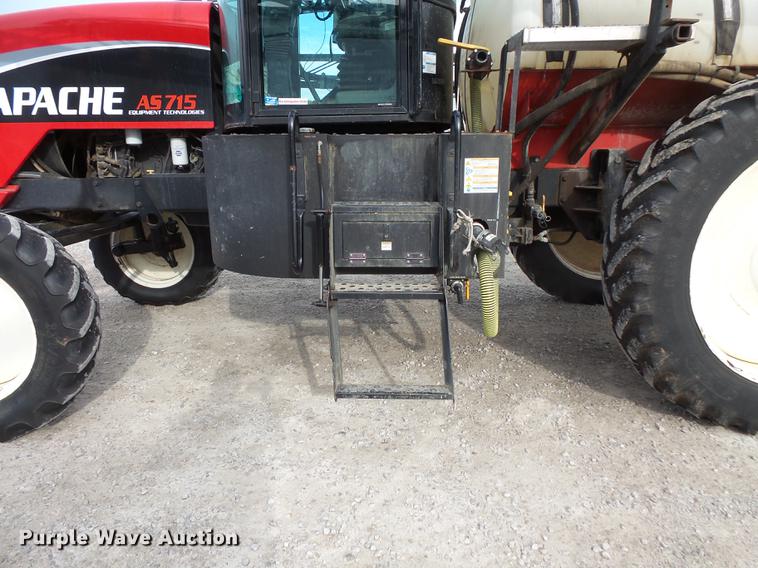 image for item FT9885 2009 Apache AS715 sprayer