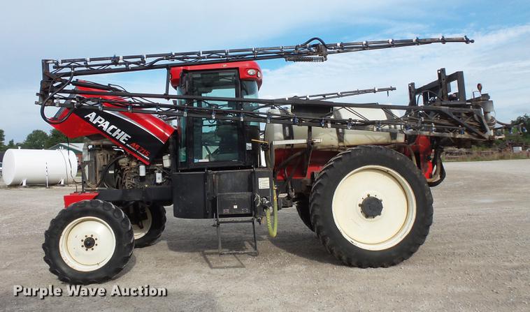 image for item FT9885 2009 Apache AS715 sprayer
