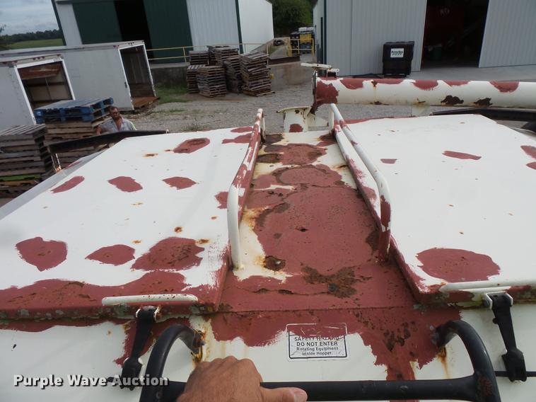 image for item FT9887 Friesen 220 seed tender