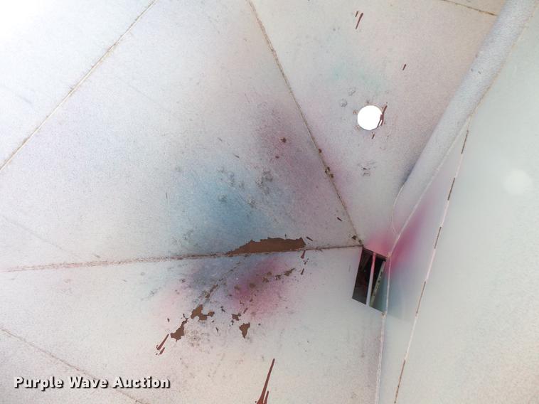 image for item FT9887 Friesen 220 seed tender