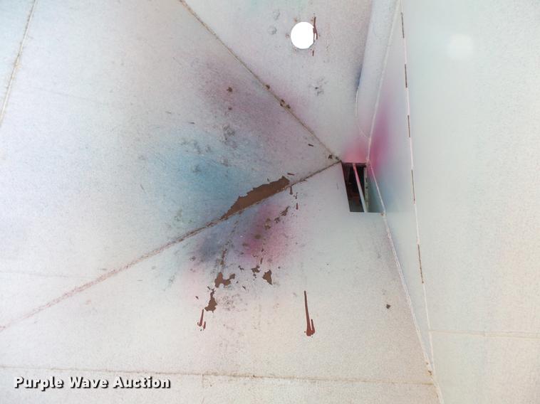 image for item FT9887 Friesen 220 seed tender