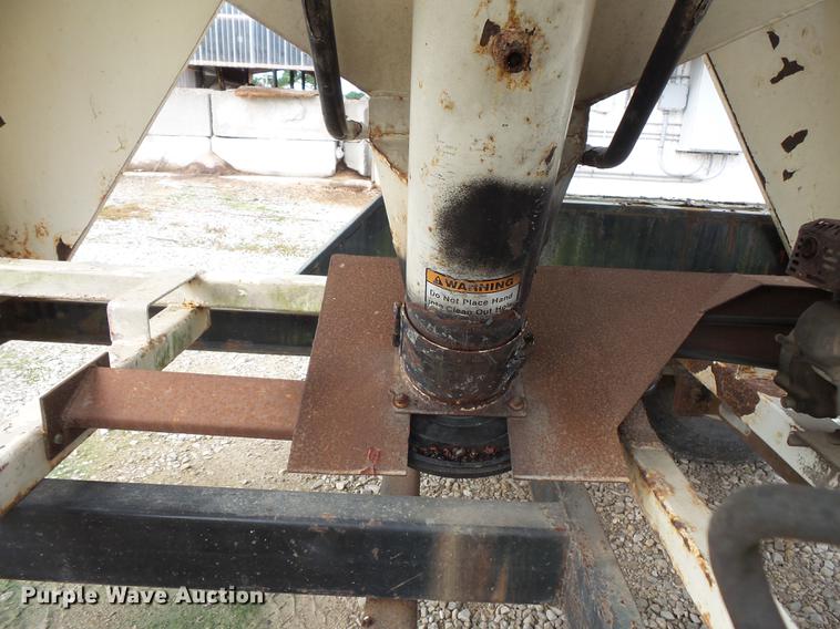 image for item FT9887 Friesen 220 seed tender