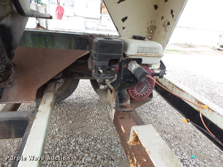 image for item FT9887 Friesen 220 seed tender