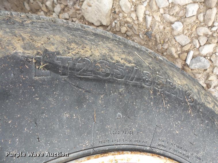 image for item FT9887 Friesen 220 seed tender