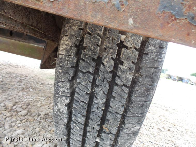 image for item FT9887 Friesen 220 seed tender