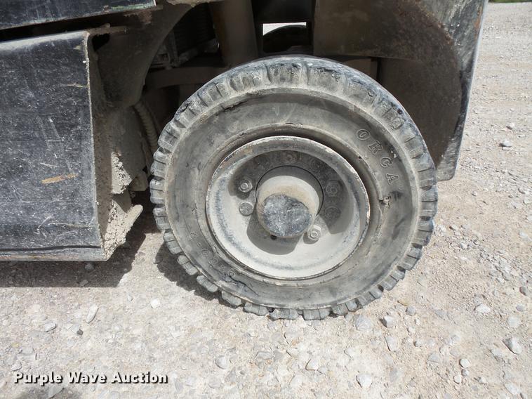 image for item FT9889 Yale GLP050RGNUAE090 forklift