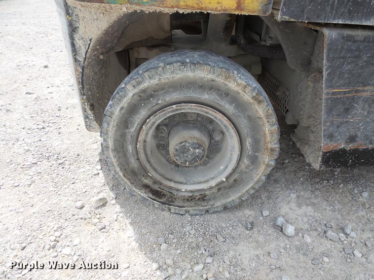 image for item FT9889 Yale GLP050RGNUAE090 forklift