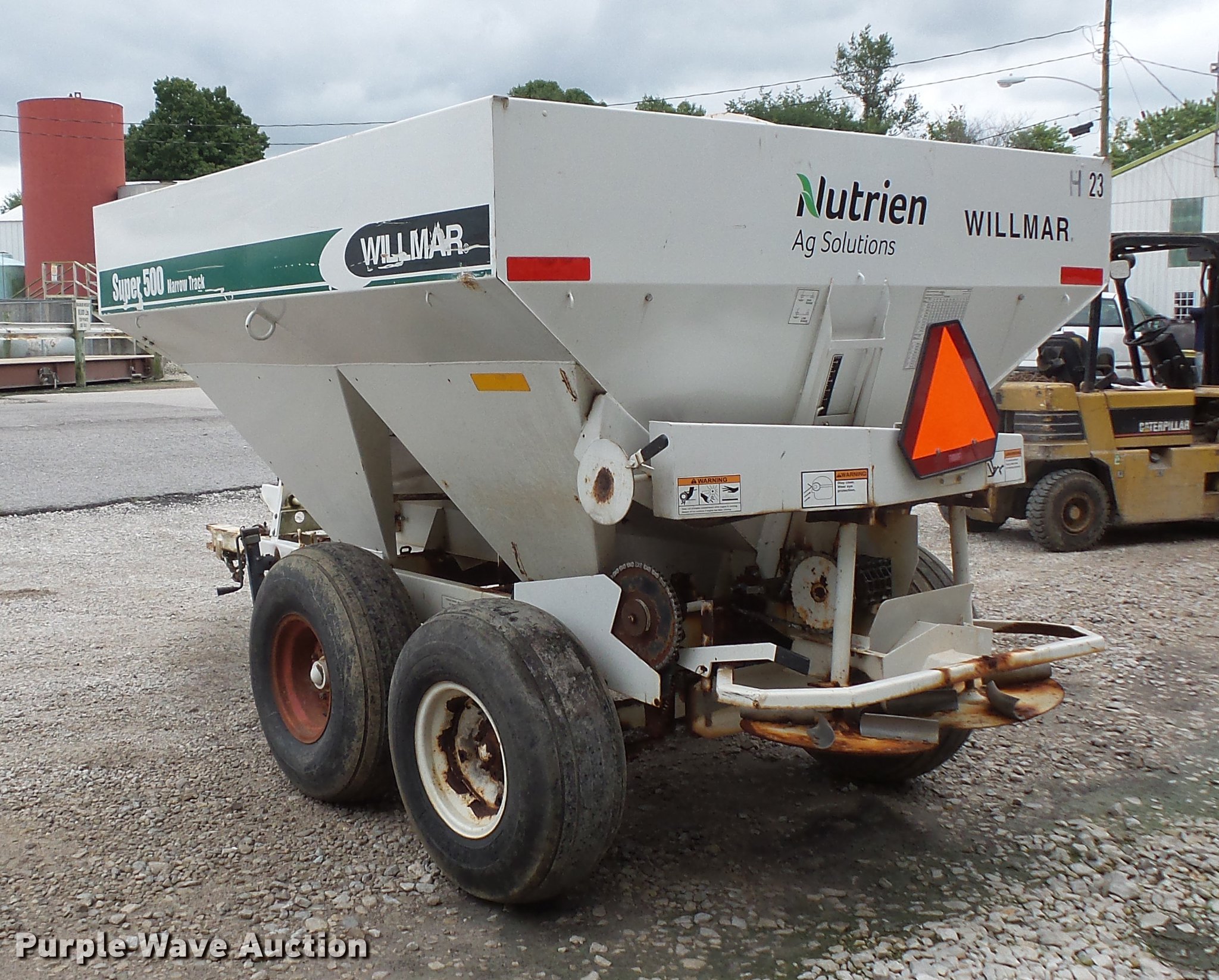 Willmar Super 500 Narrow Track stainless steel spreader in Hodgenville