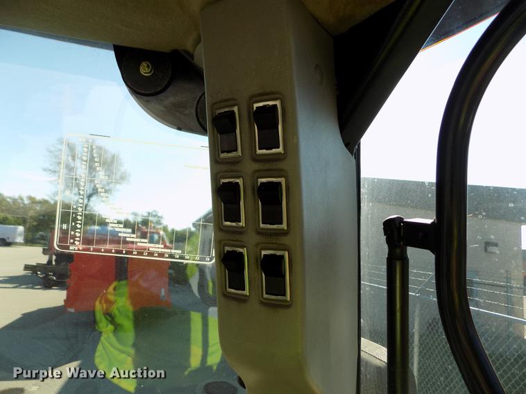 image for item DB4751 2004 Case MXU-100 tractor