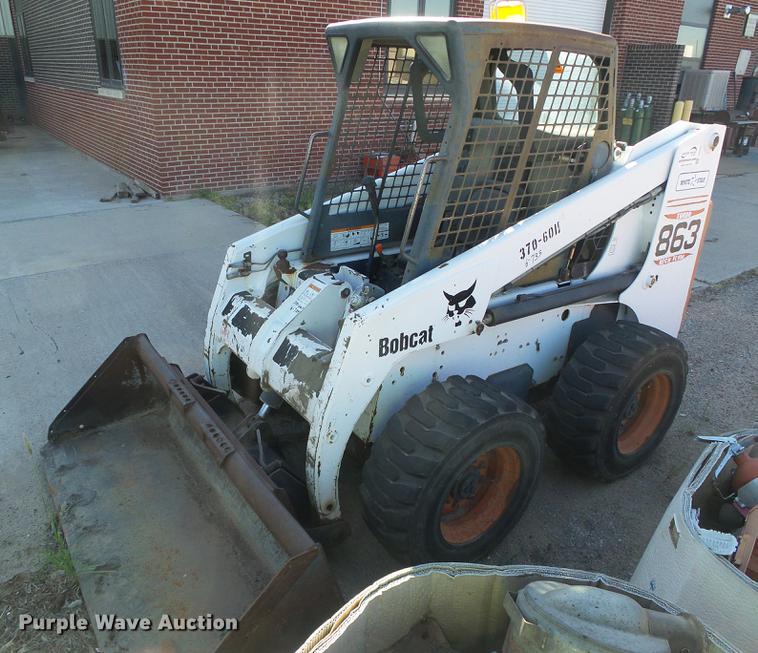 image for item DD5889 2001 Bobcat 863G skid steer