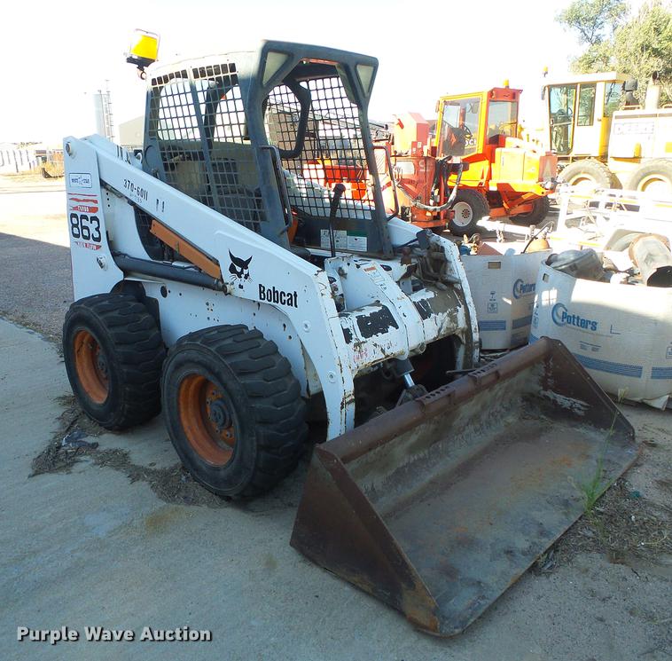 image for item DD5889 2001 Bobcat 863G skid steer