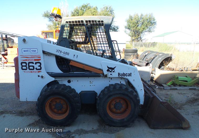 image for item DD5889 2001 Bobcat 863G skid steer