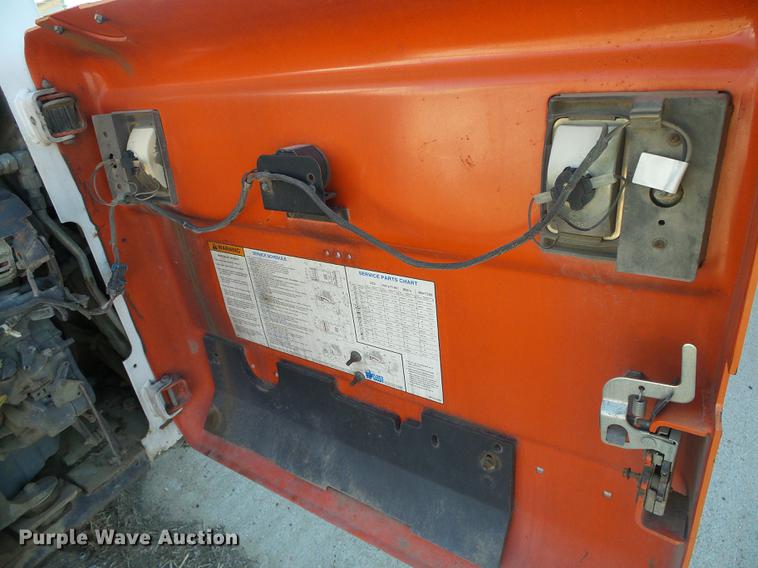 image for item DD5889 2001 Bobcat 863G skid steer