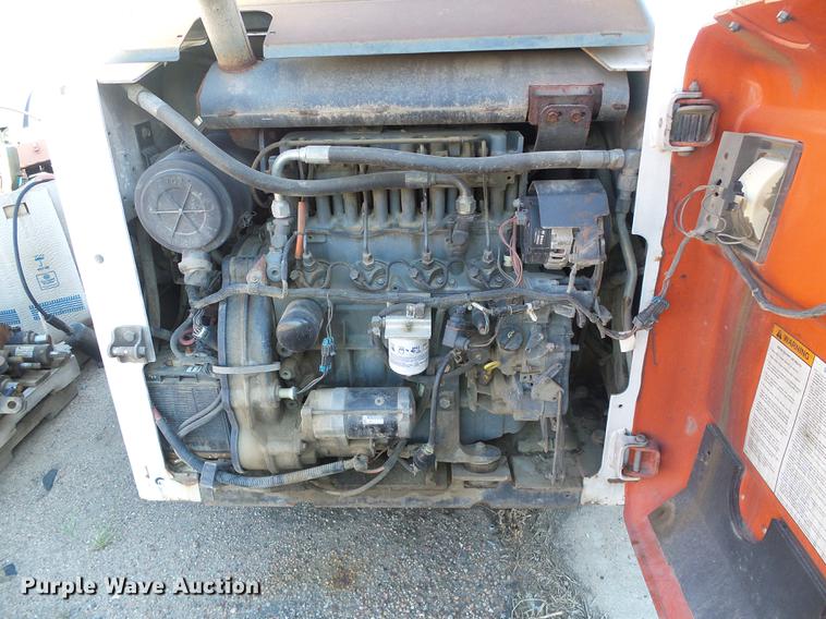 image for item DD5889 2001 Bobcat 863G skid steer
