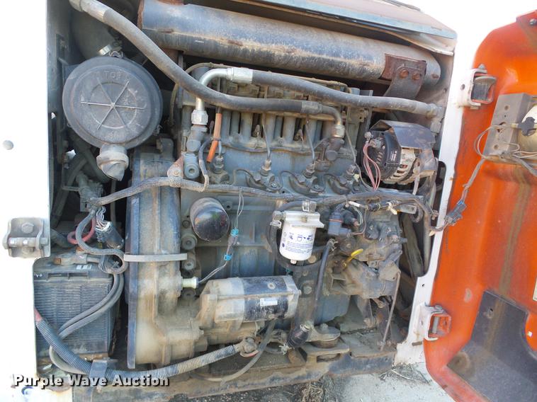 image for item DD5889 2001 Bobcat 863G skid steer