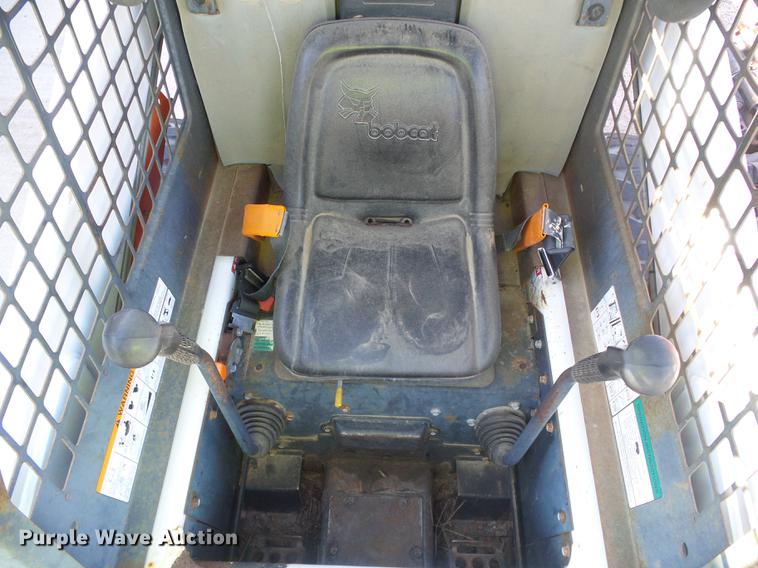 image for item DD5889 2001 Bobcat 863G skid steer