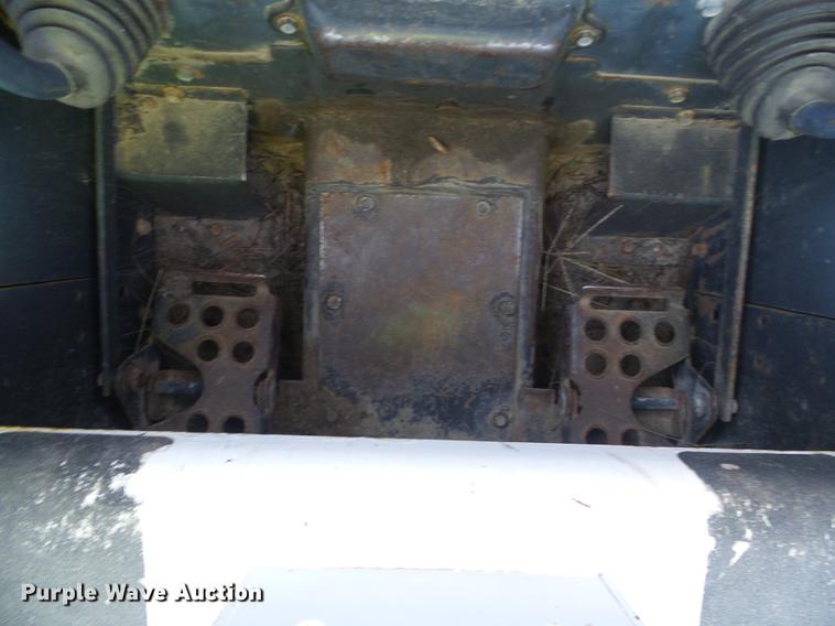 image for item DD5889 2001 Bobcat 863G skid steer