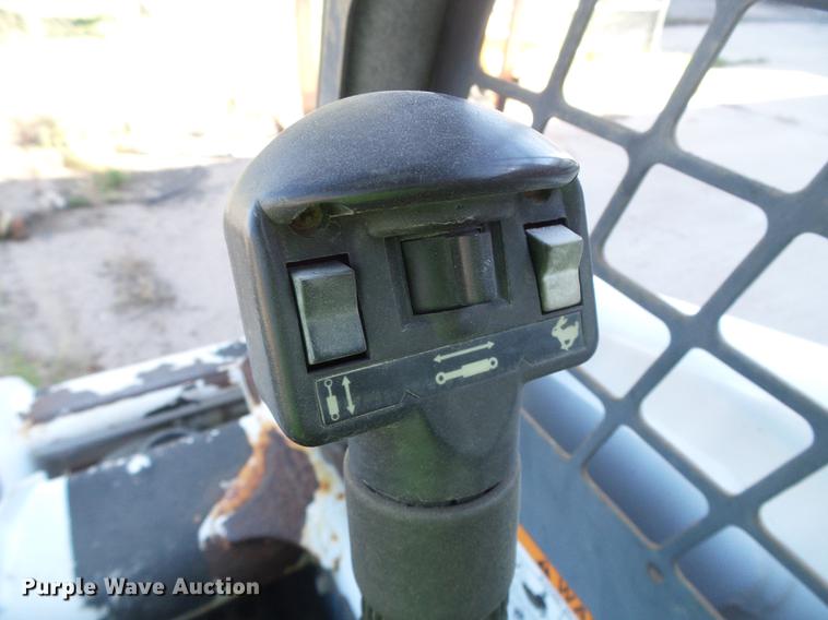 image for item DD5889 2001 Bobcat 863G skid steer