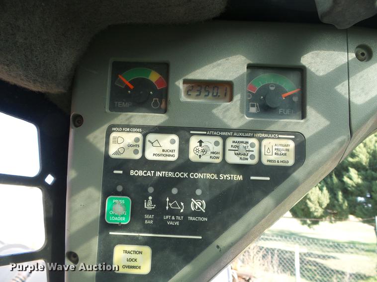 image for item DD5889 2001 Bobcat 863G skid steer