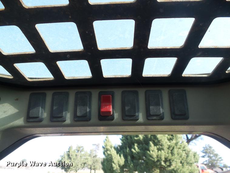 image for item DD5889 2001 Bobcat 863G skid steer