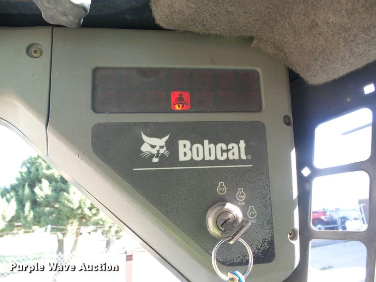 image for item DD5889 2001 Bobcat 863G skid steer