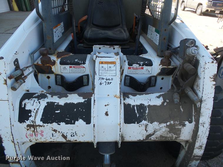 image for item DD5889 2001 Bobcat 863G skid steer