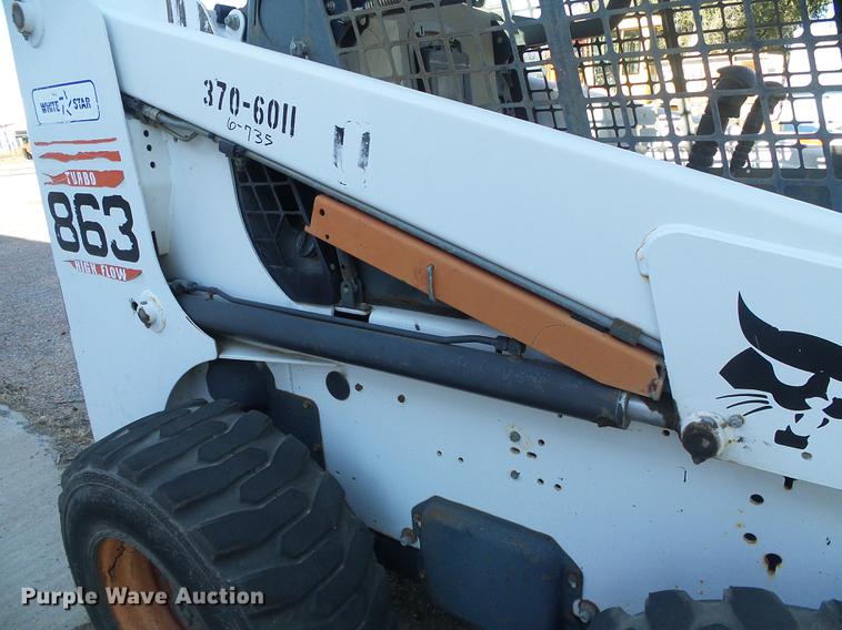 image for item DD5889 2001 Bobcat 863G skid steer
