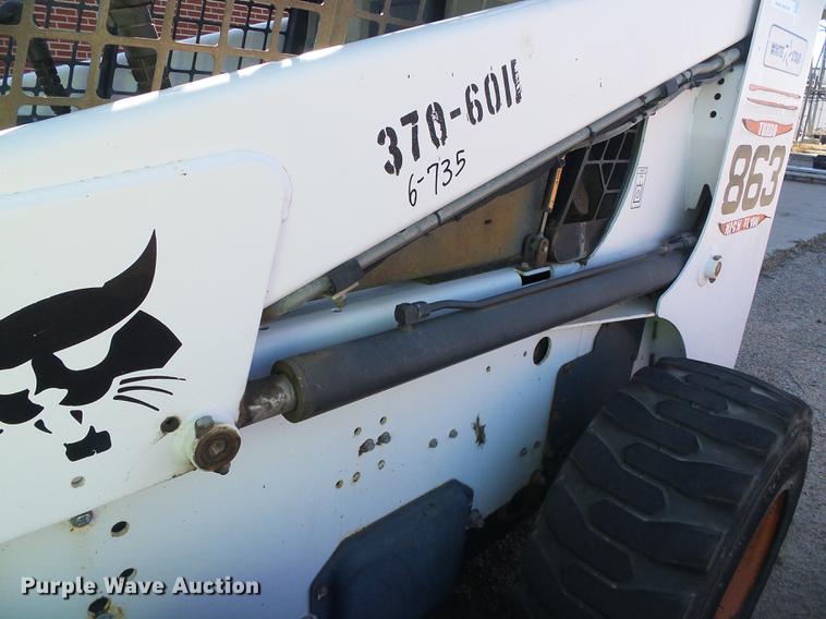 image for item DD5889 2001 Bobcat 863G skid steer