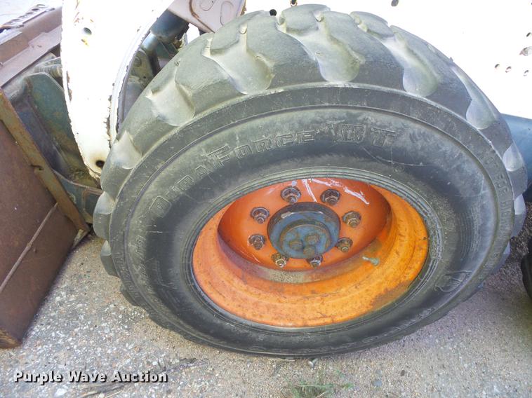 image for item DD5889 2001 Bobcat 863G skid steer