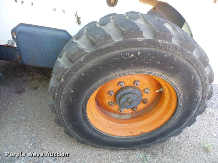 image for item DD5889 2001 Bobcat 863G skid steer